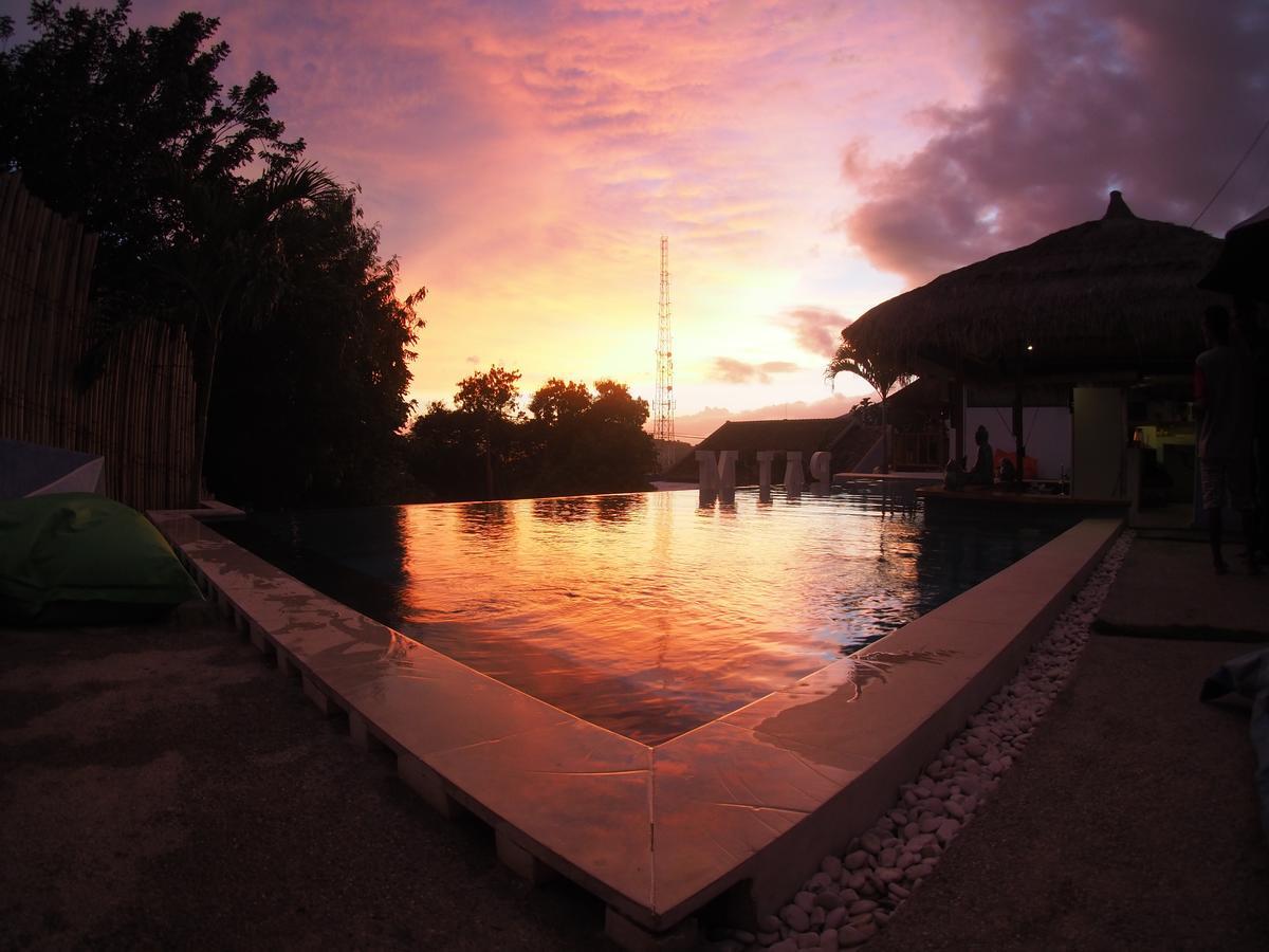 The Palm Komodo Hostel Labuan Bajo Exterior photo